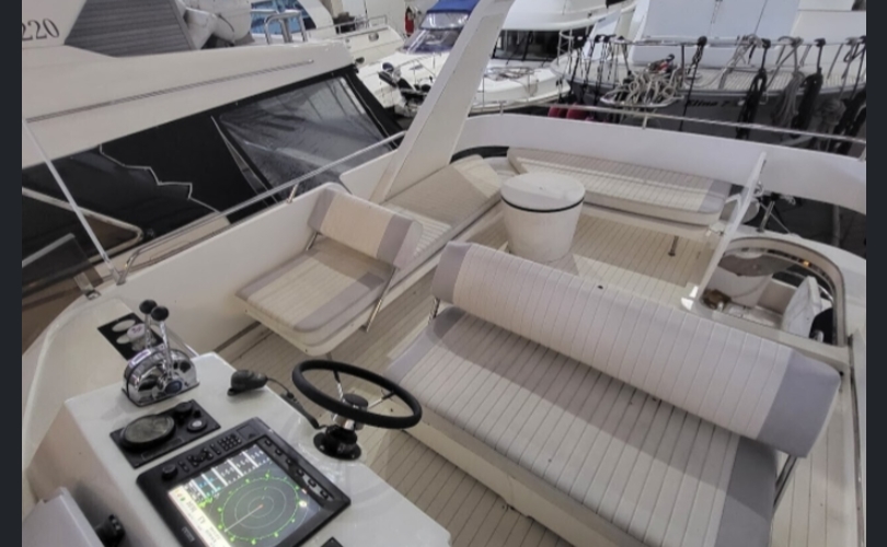 Princess 45 Fly, Kattavat varusteet-kuva-5